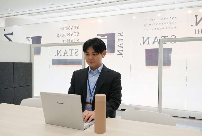 14.0型のコンパクトで高性能なビジネスモバイルPCレッツ ノートCF-FV4