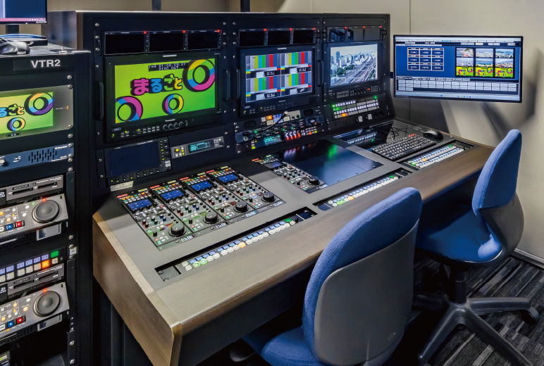 写真:VE卓のモニターに表示させたPSM/PSS画面(写真右奥)