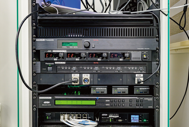 写真:Edu Co×LabにはデジタルミキサーWR-DX200とデジタルパワーアンプWP-DD124も採用。