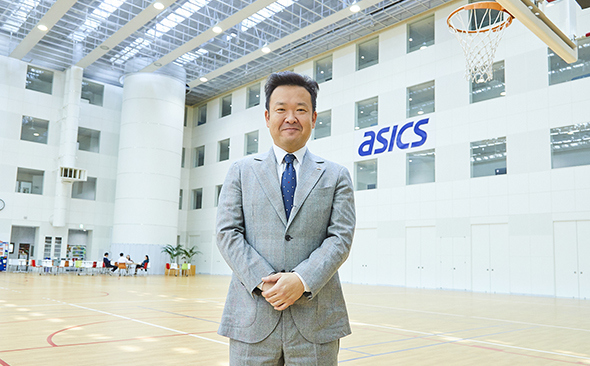 写真:株式会社アシックス GIT戦略部 柳⾕正章様