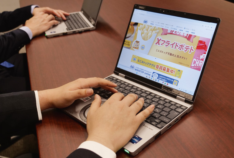 写真:高性能コンパクトモバイル SRシリーズ