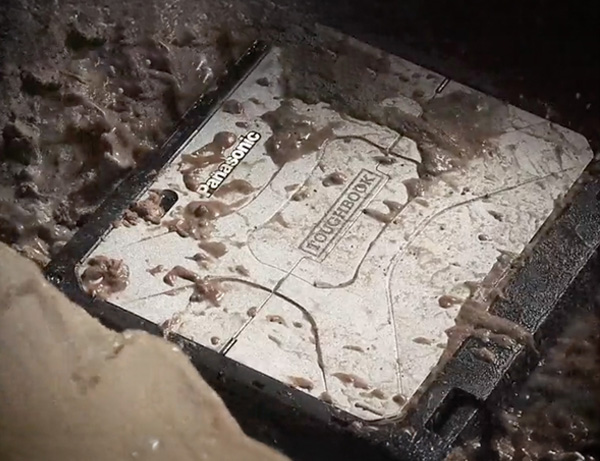 泥の中のタフブック