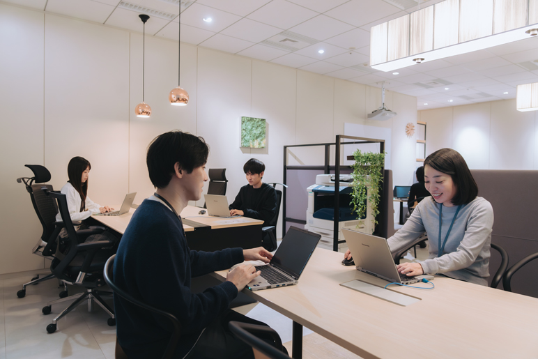 写真:社内の様子
