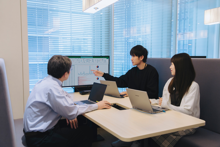 写真:社内の様子