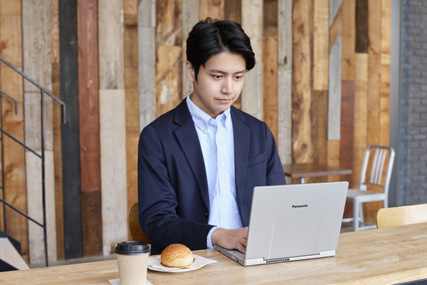 バッテリー残量を気にせず、仕事に集中できる