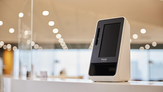 高齢者も見やすく、使いやすい7インチ大画面