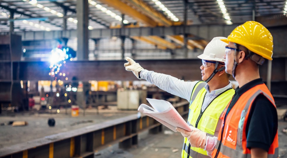 工場、プラントでのシーン