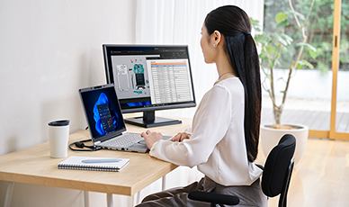 PC作業しながら充電中