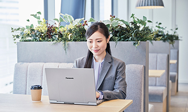 14.0型大画面液晶搭載のFC