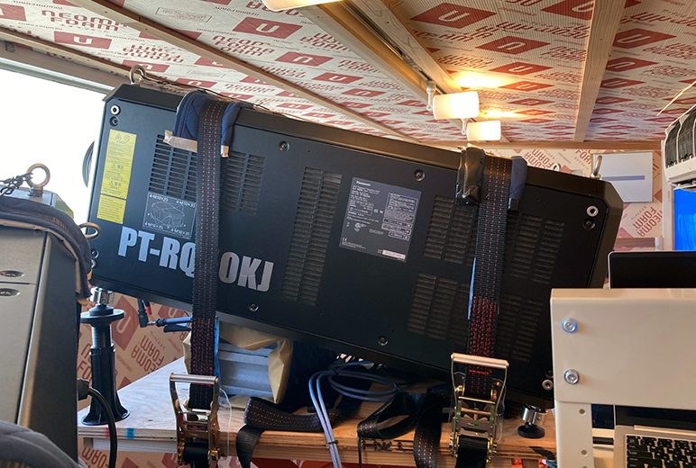 写真：トレーラー内のPT-RQ50KJ