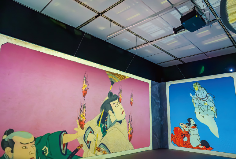 写真：“妖怪大乱舞”の正面の壁