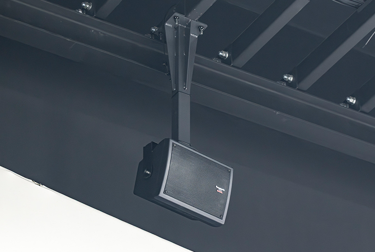 写真：ZONE4を取り囲むように計26台設置されたRAMSAニアフィールドスピーカー