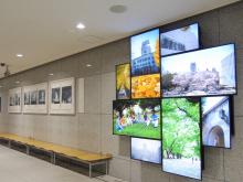 写真：設置された風車型マルチディスプレイ