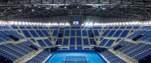 写真:“日本テニスのメッカ”と呼ばれ、国際大会など数々の大規模テニストーナメントが行われてきた有明コロシアム内のテニスコートと観客席。