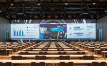 写真：ポートホールの巨大スクリーン