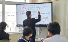 写真:電子黒板を活用