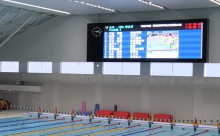 写真：大型ワイドLED表示装置